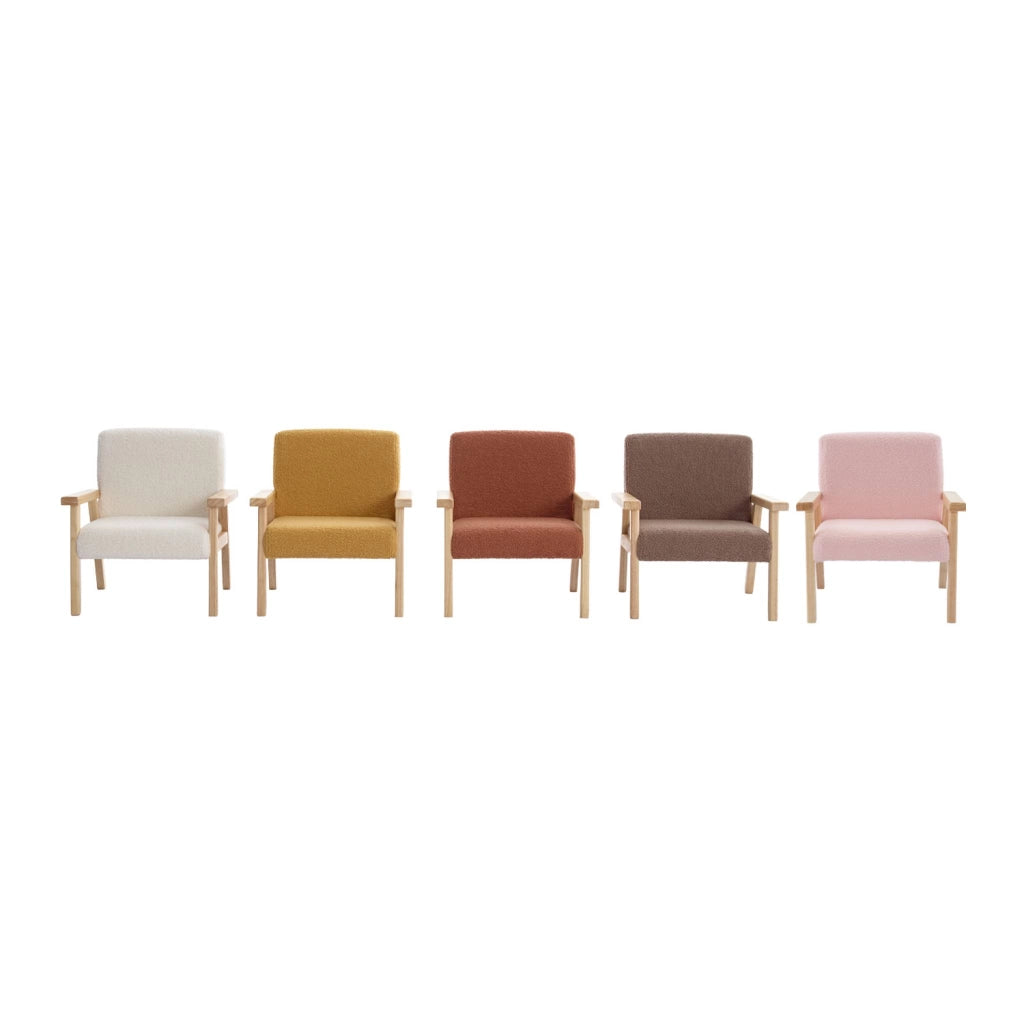 Poltrona scandinava per bambini in legno di hevea e tessuto bouclé,