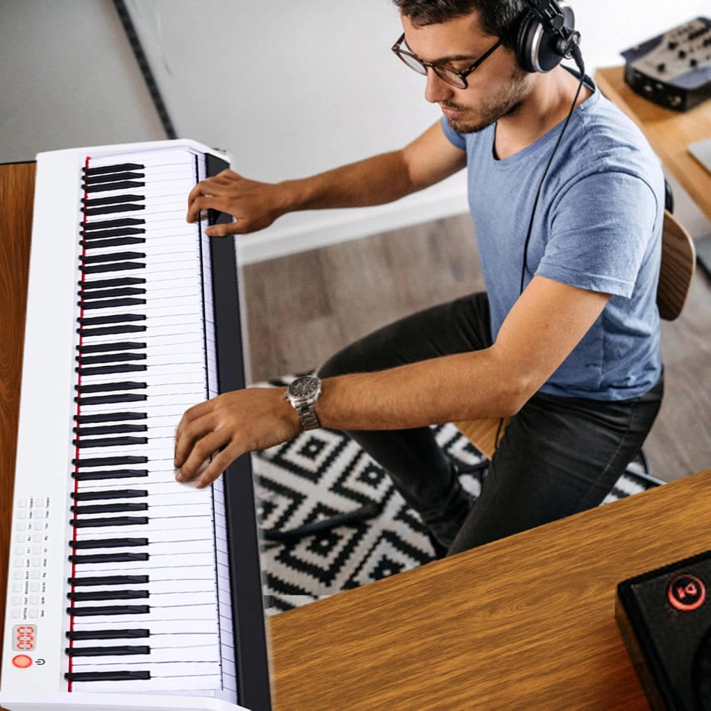 Pianoforte Digitale 88 Tasti Multifunzionale, Tastiera Elettronica con Funzione Bluetooth, Pianola Semi-Pesato per Principianti con Pedale di Sustain, 127 x 21,5 x 6,5 cm (Bianco)