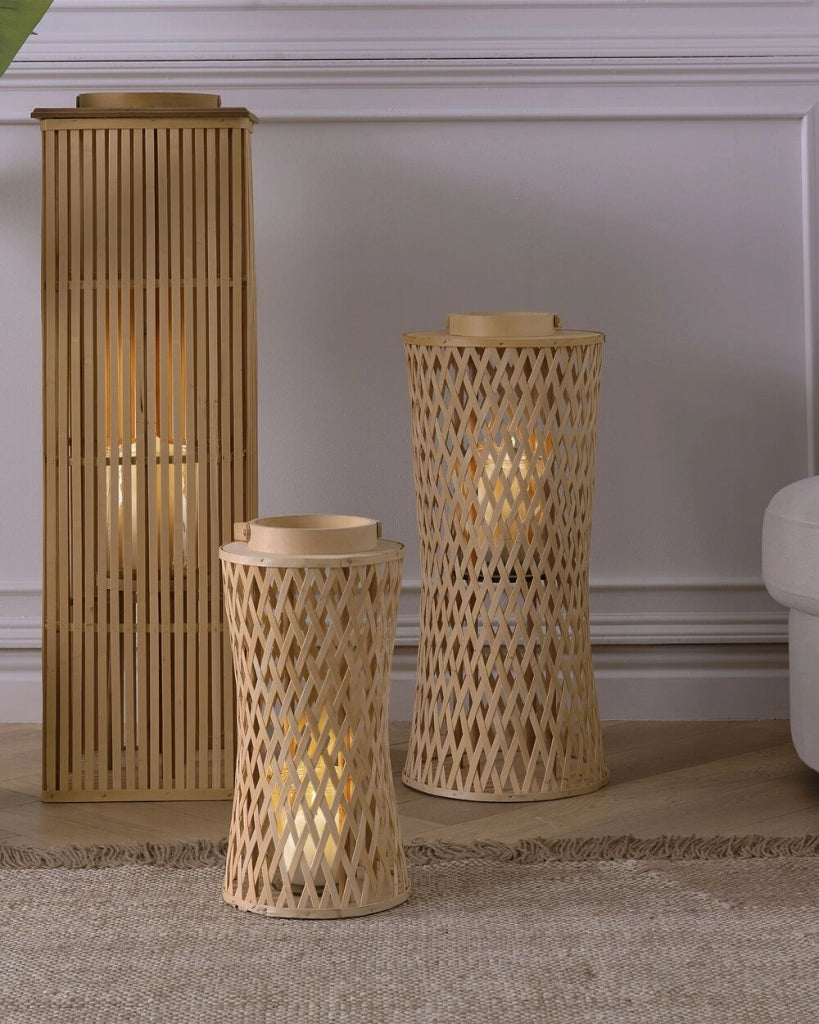 Lanterna a candela in legno di bambù naturale da 38 cm con portacandele in vetro in stile Boho per interni