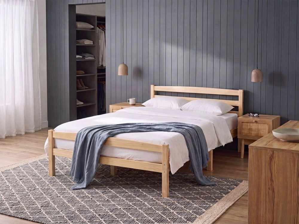 Letto matrimoniale in legno di pino chiaro 140 x 200 Testiera a doghe minimalista