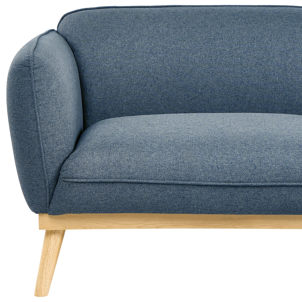 Set da salotto in stile scandinavo con divani a 2 e 3 posti, gambe affusolate in legno e rivestimento in tessuto blu