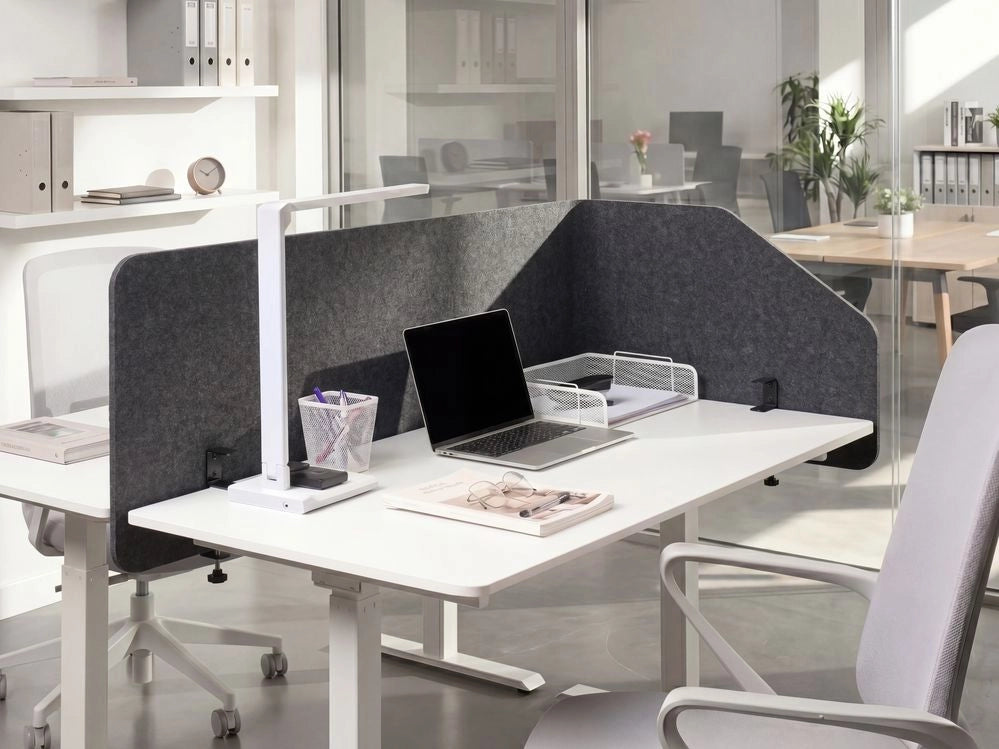Parete divisoria angolare per scrivania Pannello in PET grigio scuro Morsetti di fissaggio in acciaio 120 x 60 x 50 cm Parete divisoria acustica Modulare Home Office