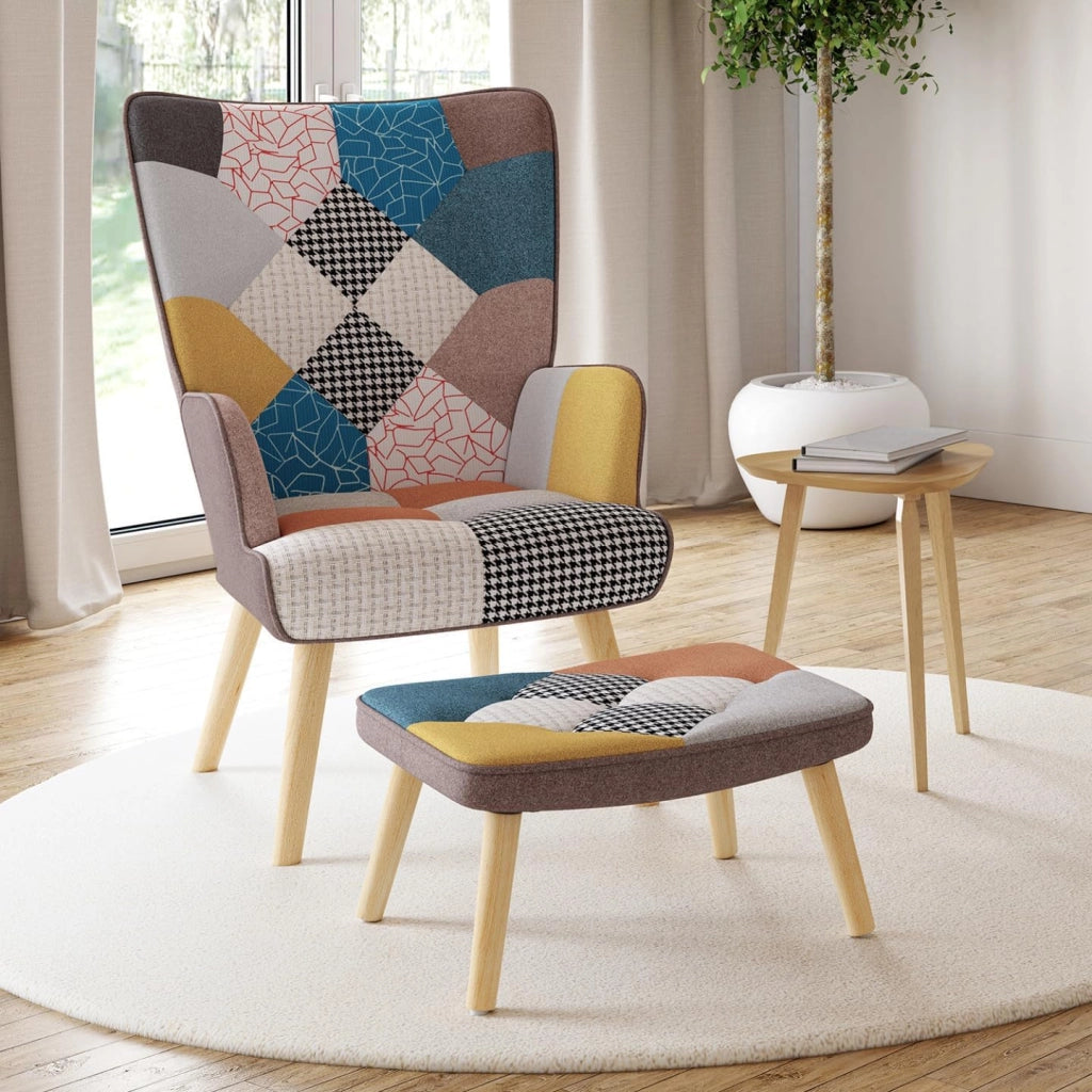 Poltrona scandinava IVAR con poggiapiedi in tessuto patchwork multicolore