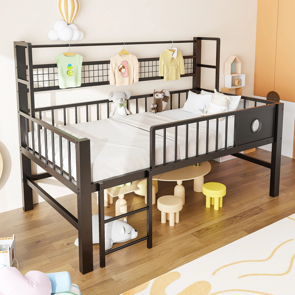 Letto a soppalco basso per bambini 90 × 200 cm con sbarre di sicurezza, ripiano e asta appendiabiti, senza materasso, nero