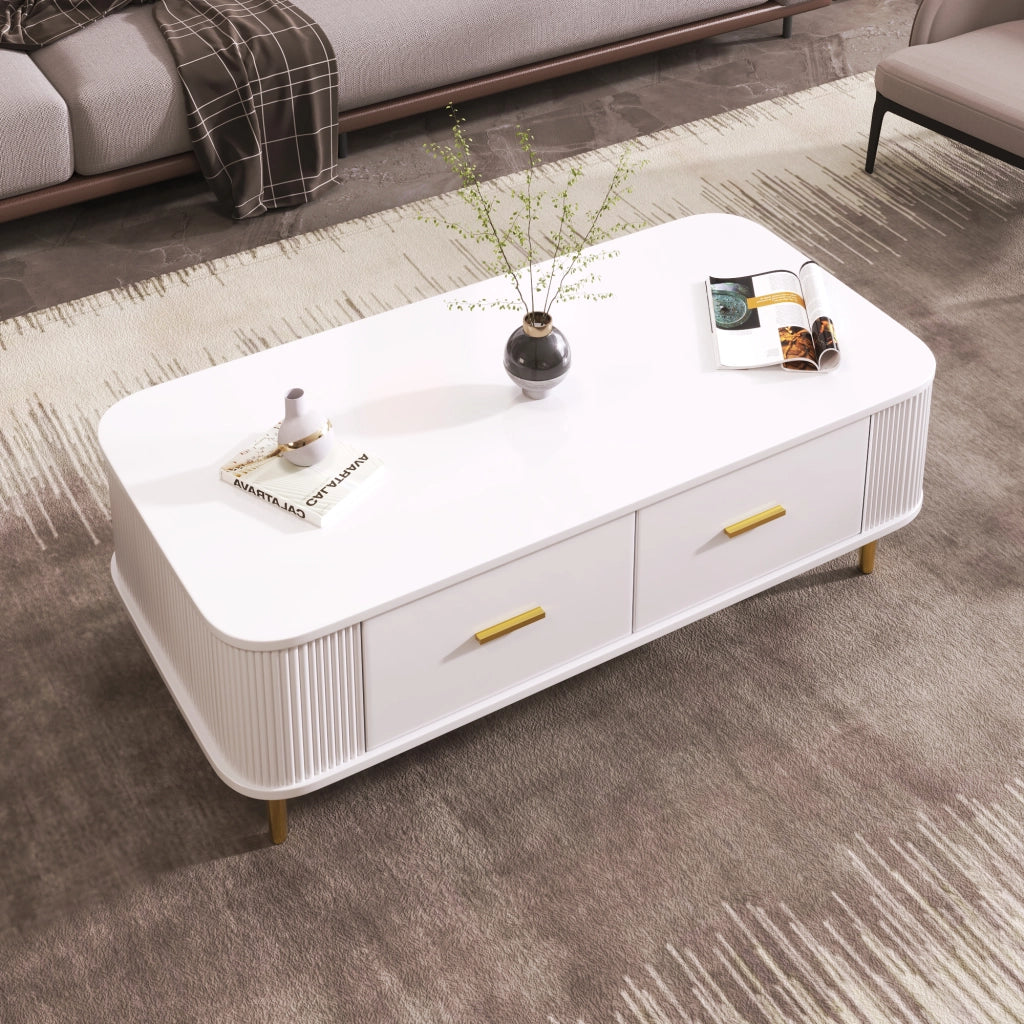 Tavolino da Salotto con 4 Cassetti e Angoli Arrotondati; Fianchi Ondulati; Maniglie e Gambe Dorate; in MDF; Bianco; 105×51×38 cm