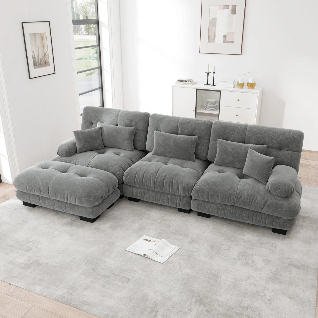 Divano angolare modulare in chenille con seduta profonda, ottomane e cuscini decorativi, grigio per soggiorno