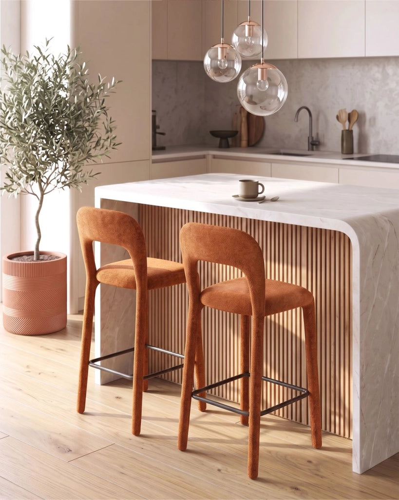 Set di 2 sgabelli da bar in ciniglia, colore marrone dorato, completamente imbottiti con schienale curvo, per sala da pranzo