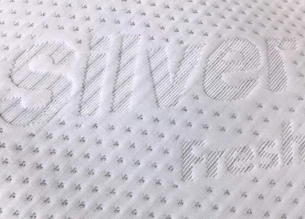 Coprimaterasso Imbottito Elasticizzato Anallergico Federe Cuscino Letto Made Italy - Piazza E Mezza - Silver