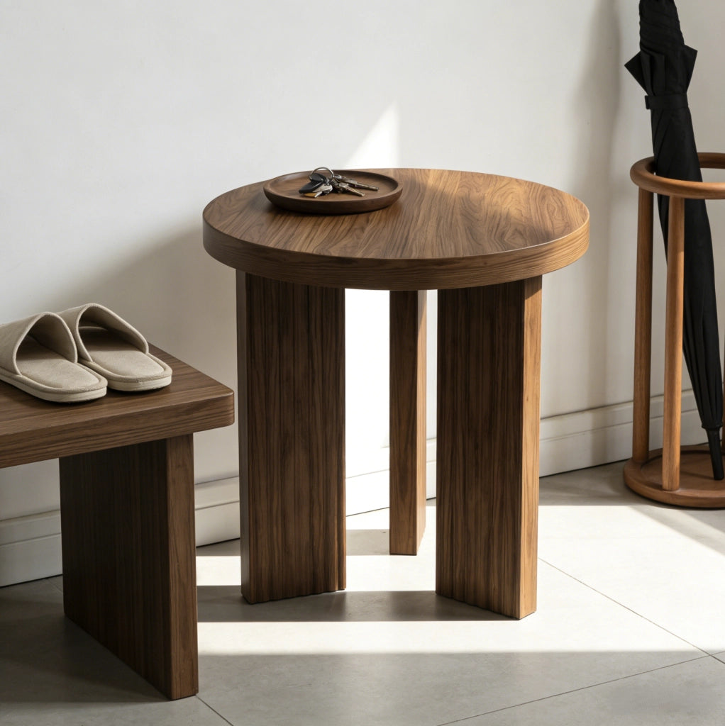 Tavolino rotondo in MDF effetto noce con gambe a treppiede