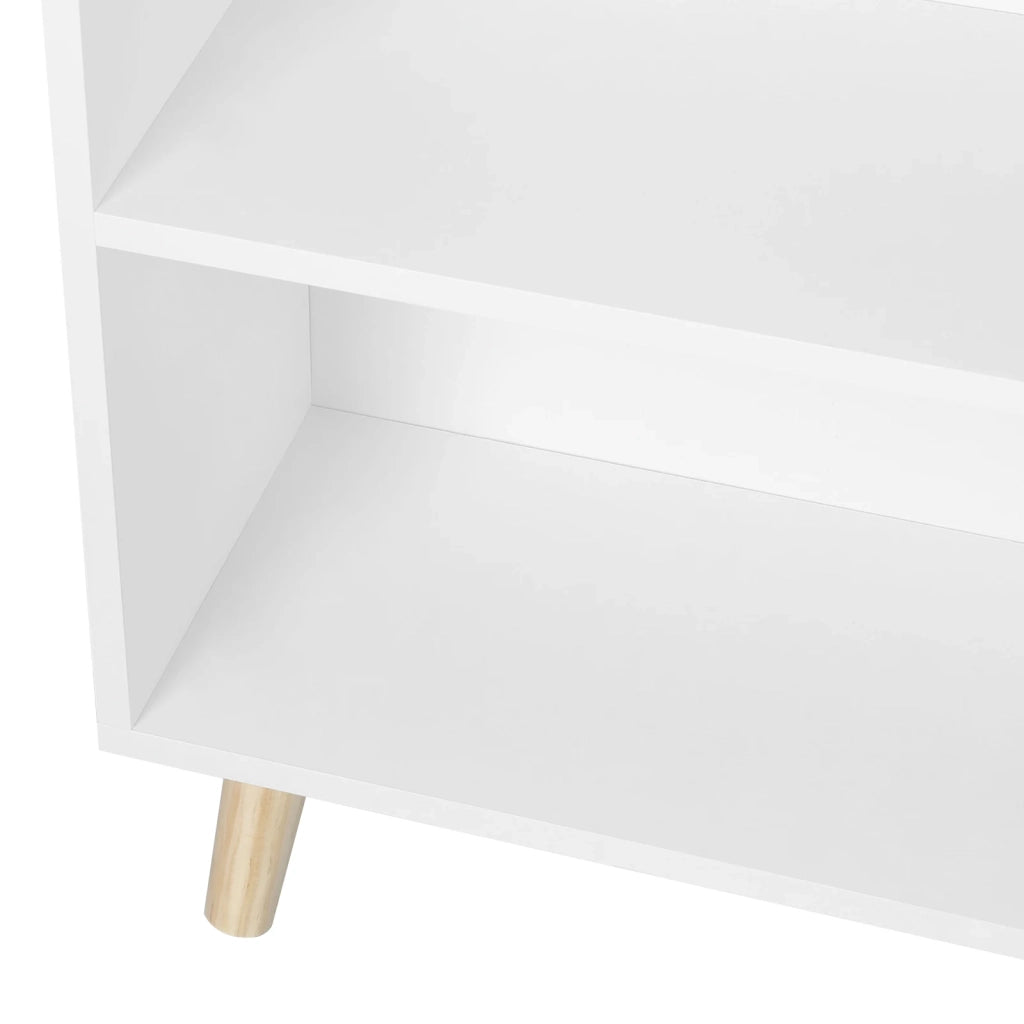 Libreria autoportante bianca con 5 scomparti aperti, struttura in melaminico E1 e legno massiccio