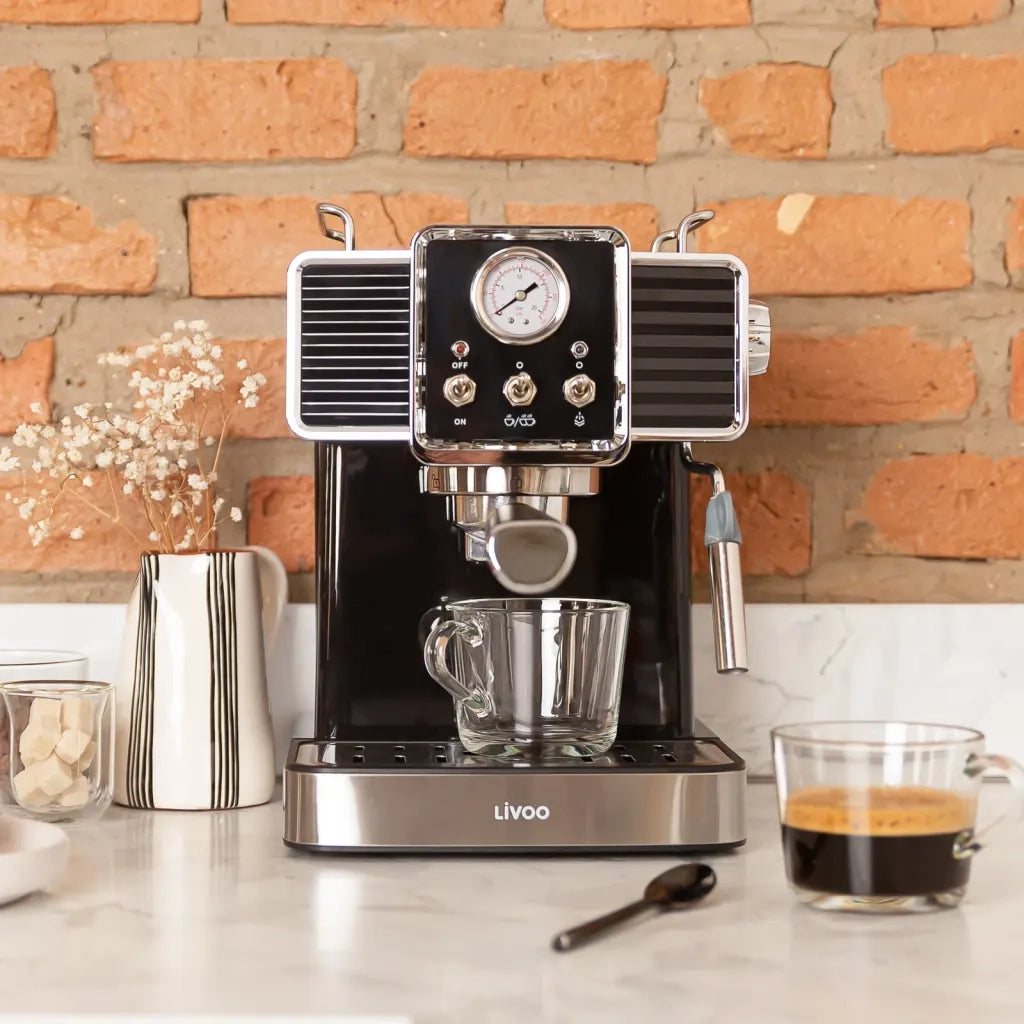 Livoo Macchina per Caffè Espresso con Montalatte 1,5 L 1350 W Nera 443489