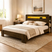 Letto 140x200 cm con testiera portaoggetti; LED e prese integrate in legno