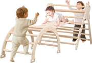 Struttura di scalata per bambini con parete di scalata, scivolo e arco di scalata in legno.