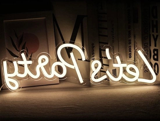 Illuminazione LED USB per Feste - Neon Luminaria per Natale Compleanno Party - Decorazione Acrilica per Parete Bar Salotto - Regalo 

Modello: Let's Party
Codice: 
Specifica: USB a 5V, 1A 
Dimensioni: 
Peso: 
Materiali: Acrilico
