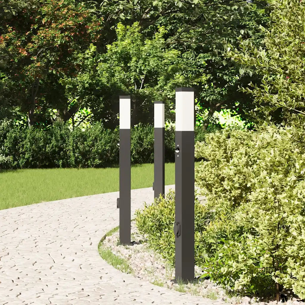 Lampioni a paletto con sensore e presa 3 pz 80 cm neri IP44 4006092