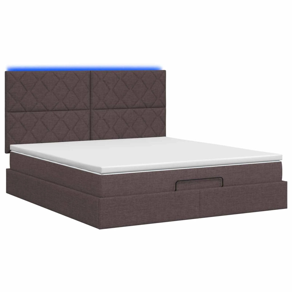 Letto Ottomano con Materasso e LED Marrone Scuro 140 x 200 cm 3458162
