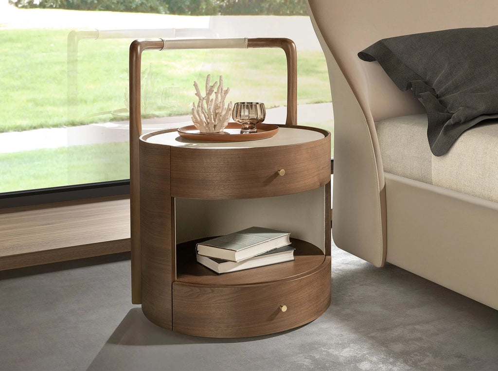 Comodino noce con piano in legno rivestito in similpelle color crema