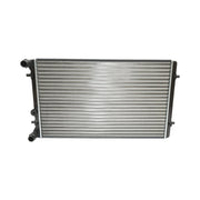 Radiatore raffreddamento acqua motore – VW, Audi, Opel, Seat, Skoda (motori 1.4 – 2.5 Diesel) Dimensioni: 650 × 414 × 23 mm Codici OEM: VW1J0121253AB, 1J0121253N, 1924001979