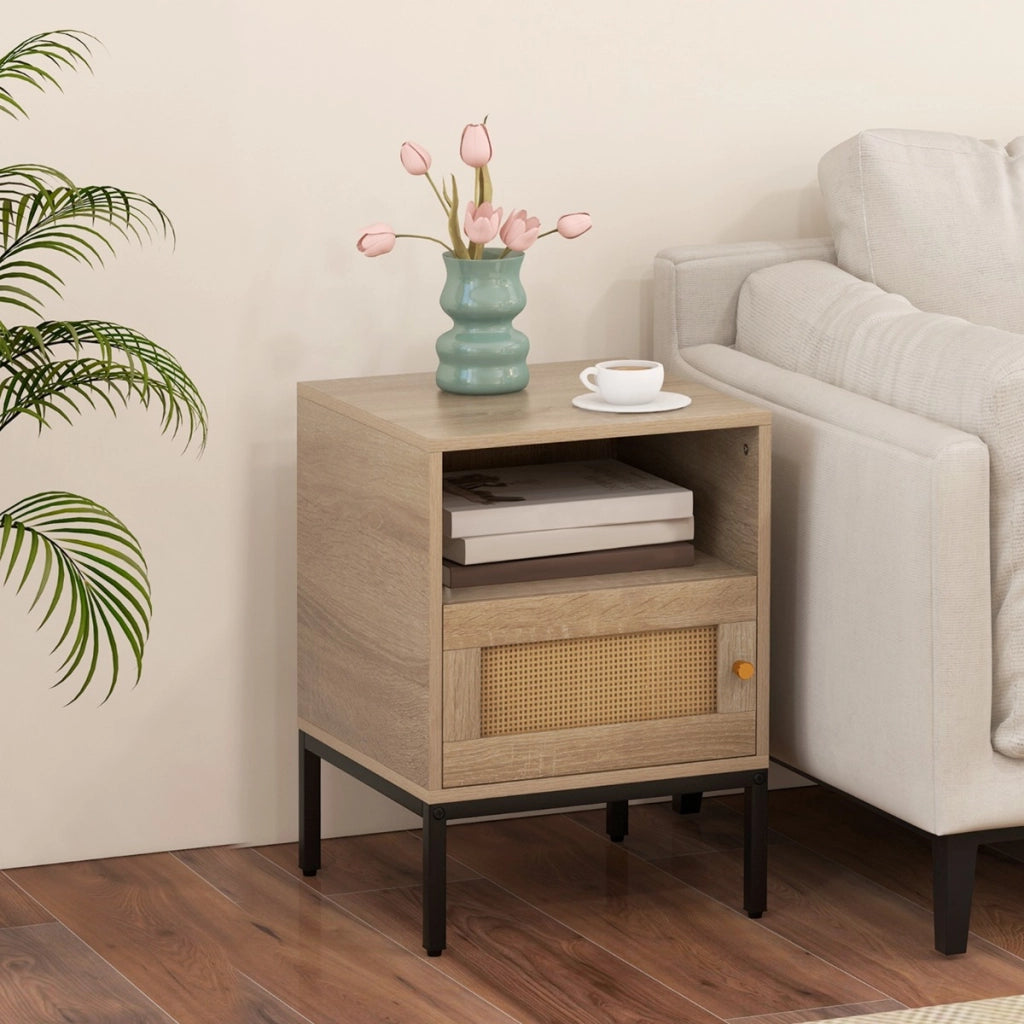 Comodino con spazio di stoccaggio ripiano aperto e armadietto con porta, Tavolino bohemien in rattan per casa Naturale-Comodini