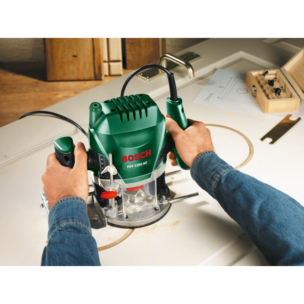 Trade Shop - Fresatrice Verticale Pof 1200ae Pantografo 1200w Bosch Regolazione Elettronica -