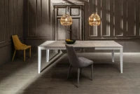 E-STYLO Tavolo allungabile con top cemento bianco in melaminico e base in metallo bianco, 90cm X 156/ 316cm H. 76cm.