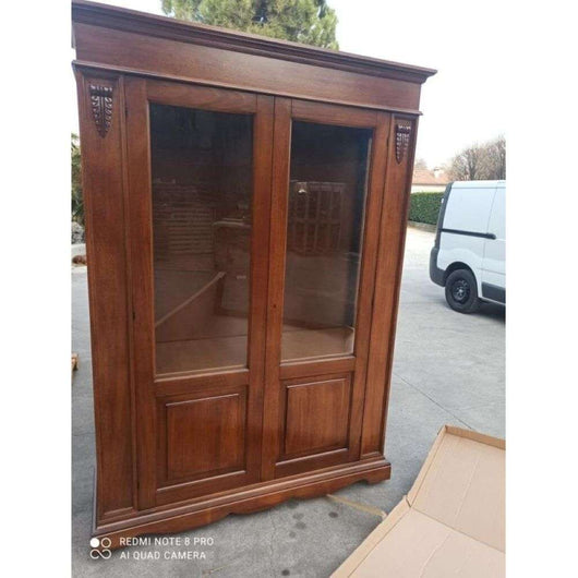 Vetrina 2 ante 4 ripiani arte povera in legno massello e mdf con rifinitura noce Bassano 155x48x210 H