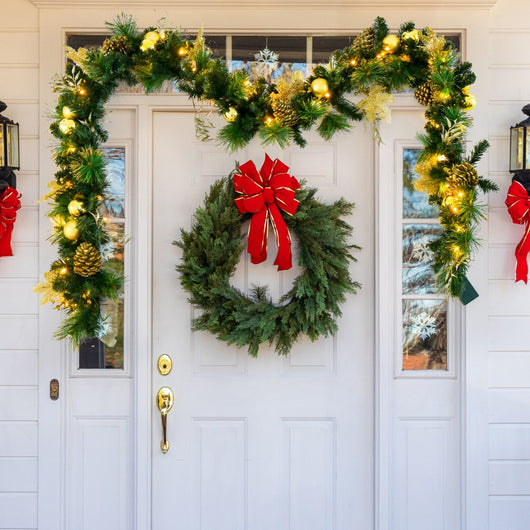 Ghirlanda natalizia artificiale pre-illuminata da 270cm con luci LED, Decorazione natalizia a batteria per porta-Decorazioni natalizie