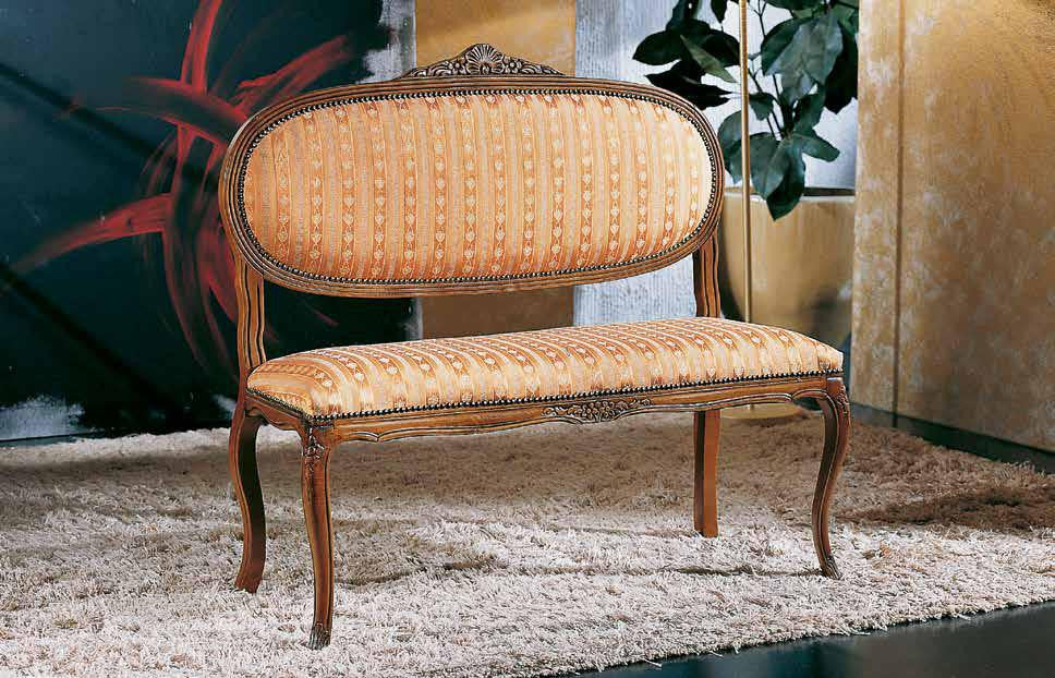 Divanetto imbottito in legno intagliato con fregi - Mobili 2G