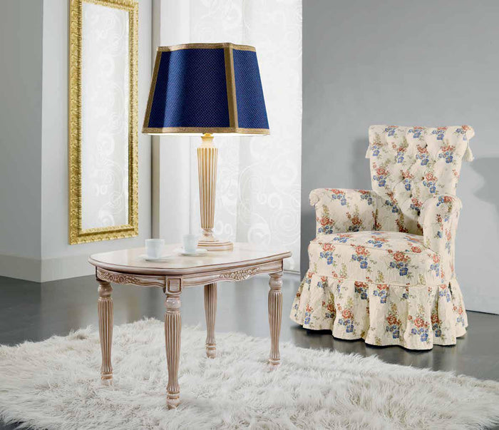 Tavolino ovale shabby da salotto in legno intagliato con fregi