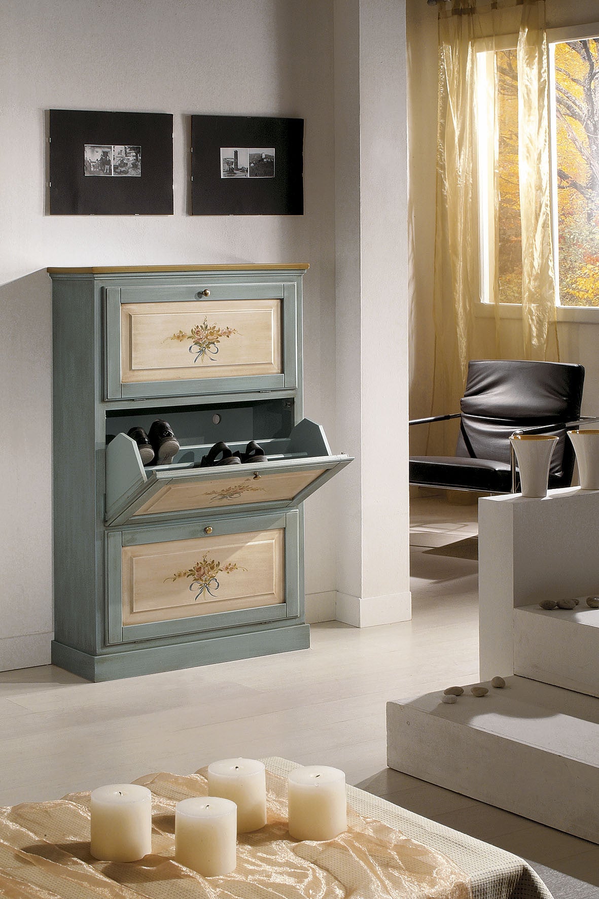 scarpiera 3 ante in legno massello azzurro/ocra l.80 x p.30 h.130 (1218) - Mobili 2G