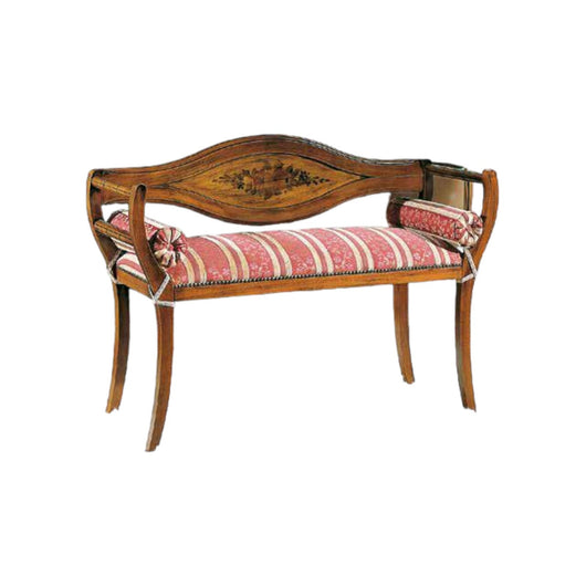 Divanetto imbottito in legno intagliato con decori