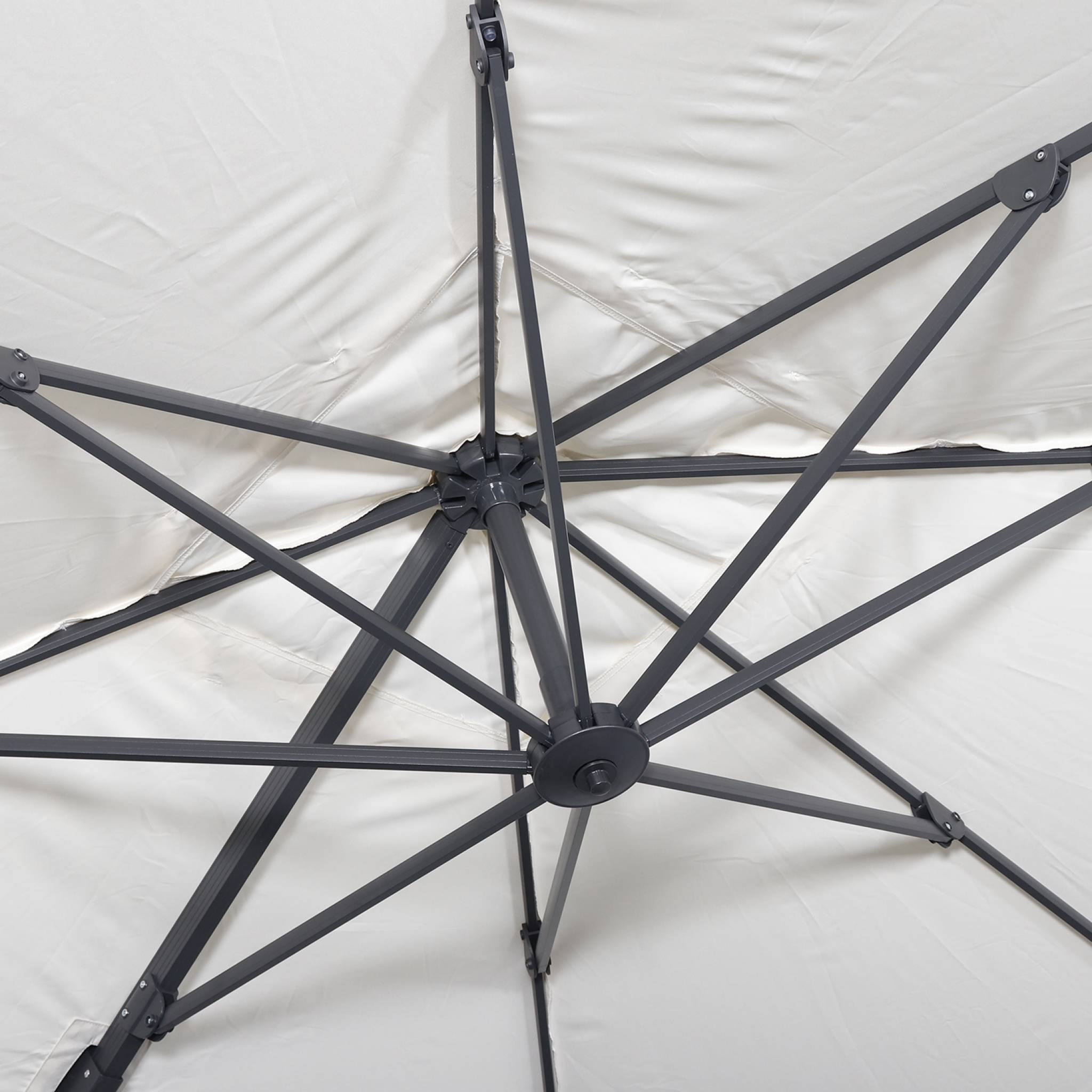 Ombrellone decentrato quadrato 3x3m + set di 4 piastrelle 50x50cm,