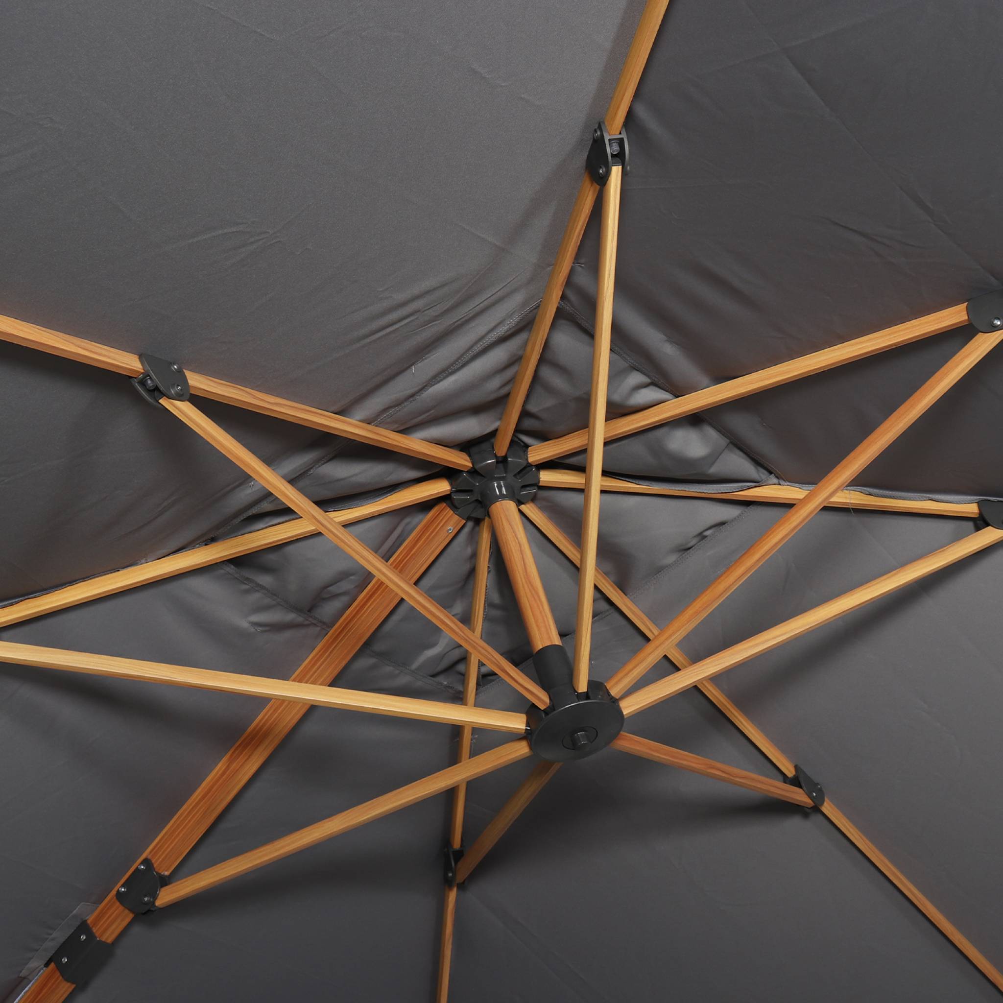 Ombrellone decentrato quadrato 3x3m, palo effetto legno + base