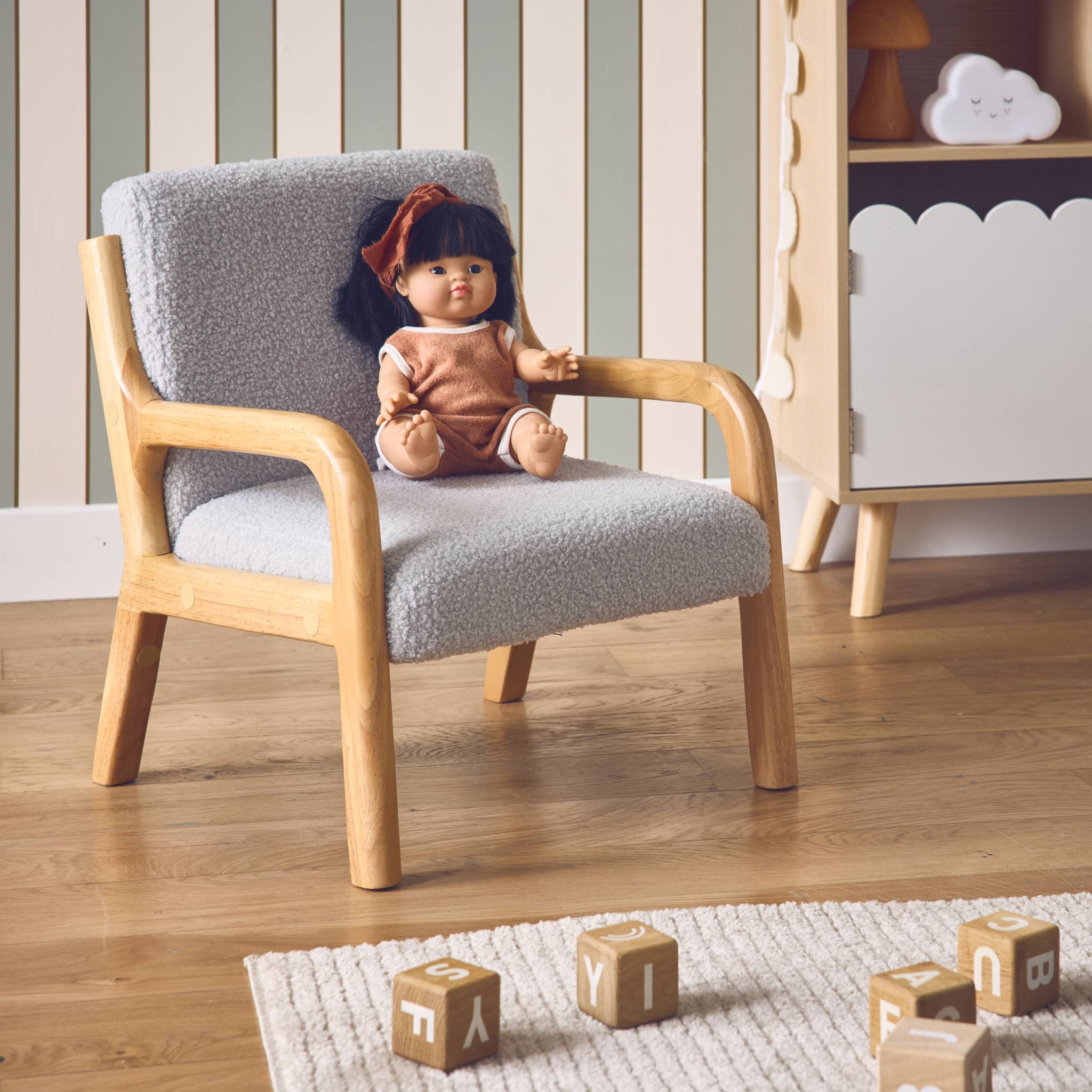 Poltrona scandinava per bambini in legno, tessuto bouclé, grigio topo