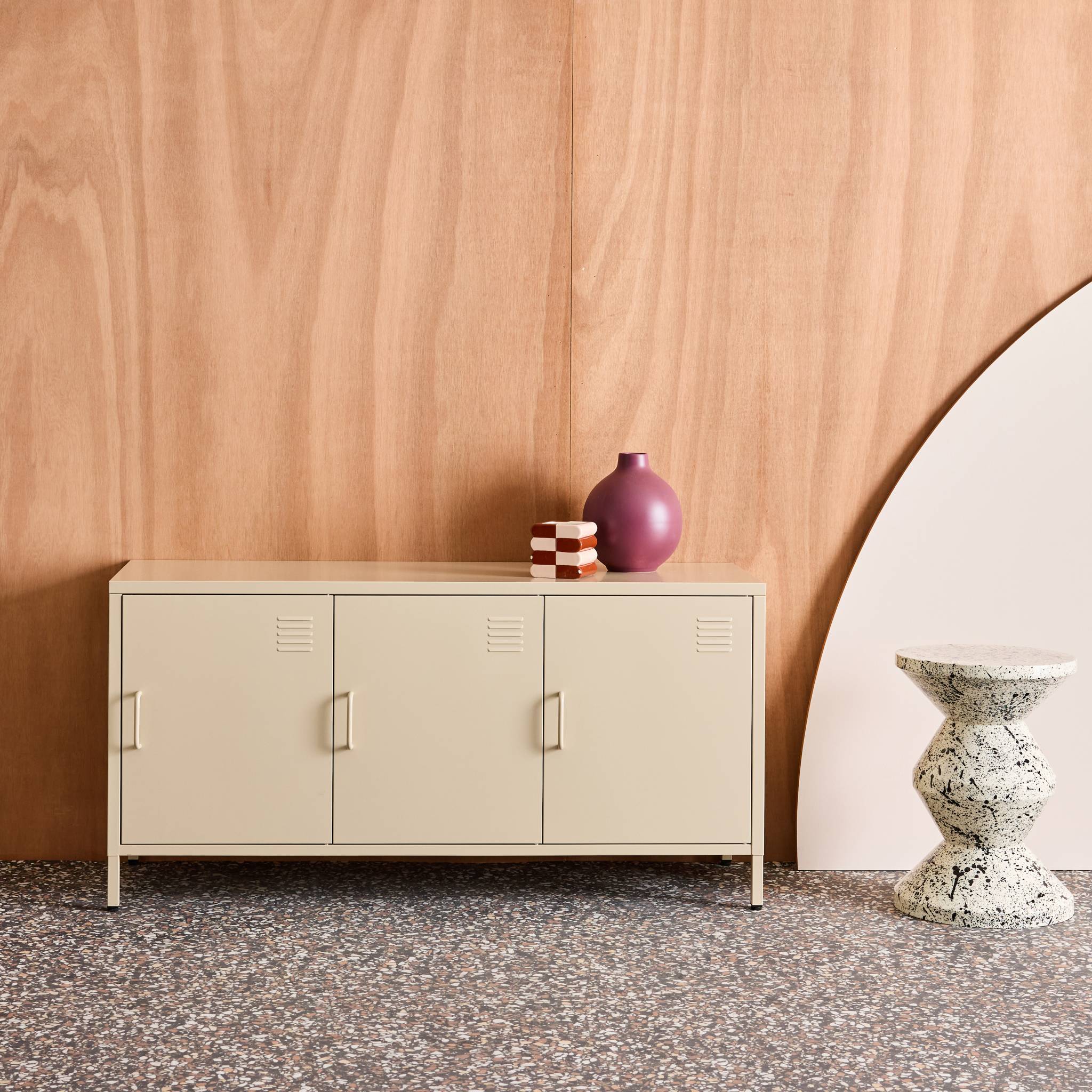 Mobile tv industriale in metallo 3 ante 120cm, crema