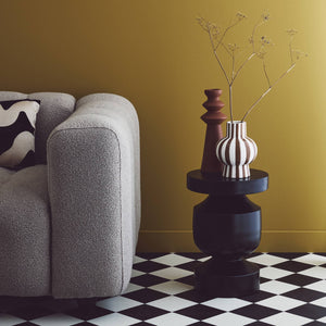 Tavolino, fine divano, comodino in metallo, nero