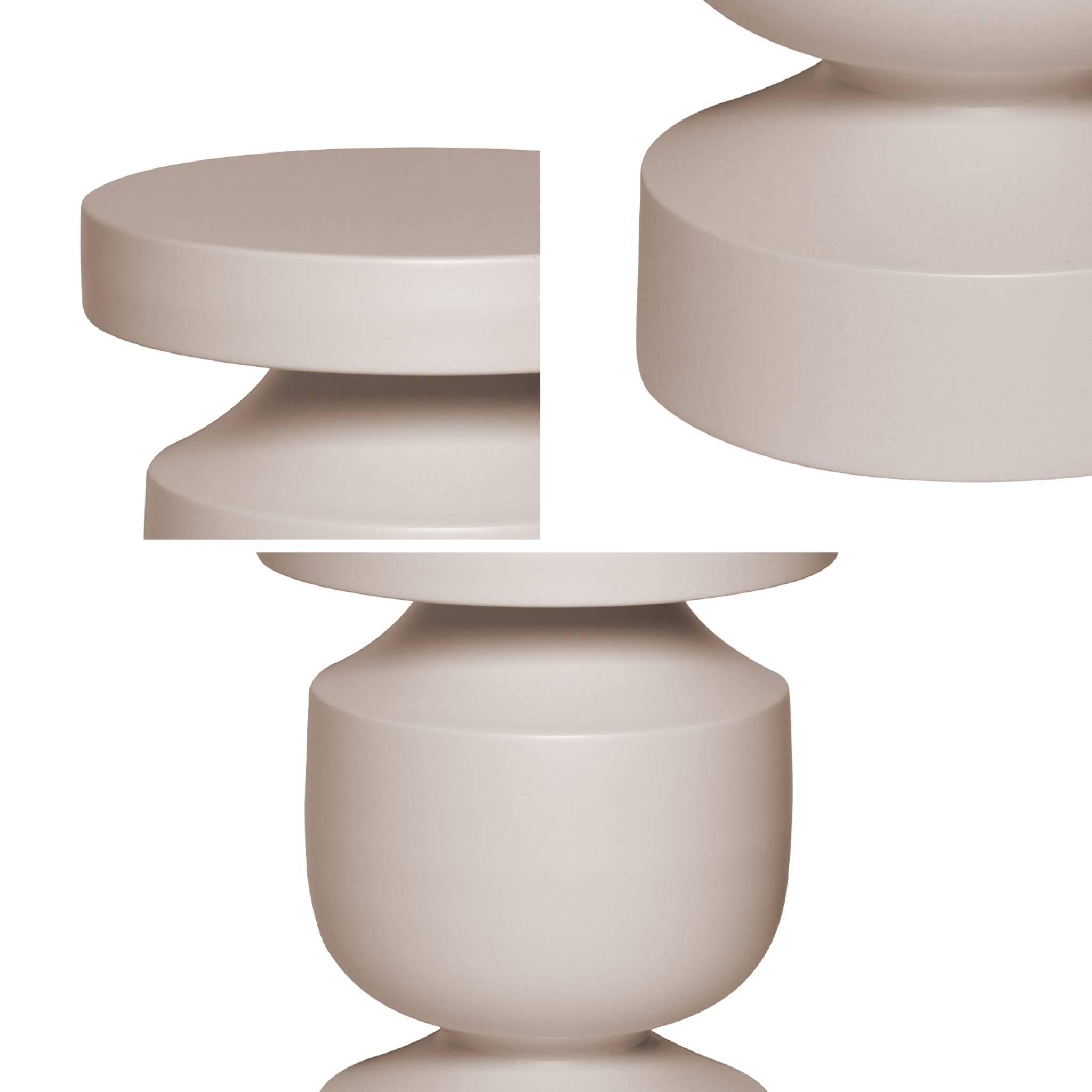 Tavolino, fine divano, comodino in metallo, crema