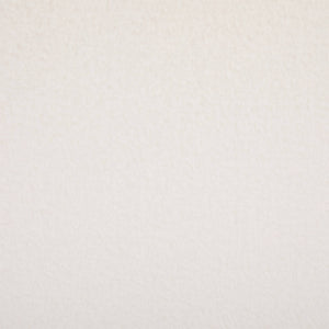 Poltrona scandinava in legno di hevea tinto noce chiaro e pelliccia