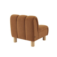 Poltrona relax con gambe rotonde in legno e tessuto bouclé, camel