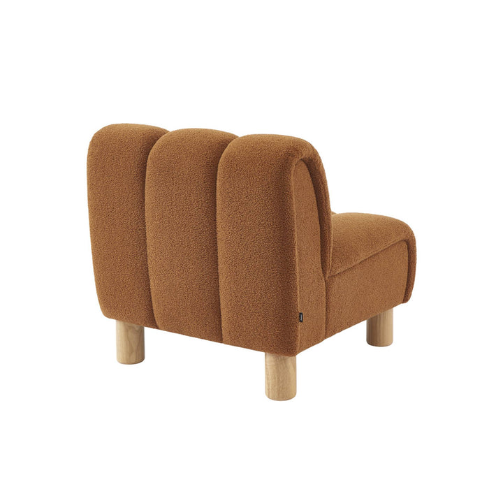 Poltrona relax con gambe rotonde in legno e tessuto bouclé, camel
