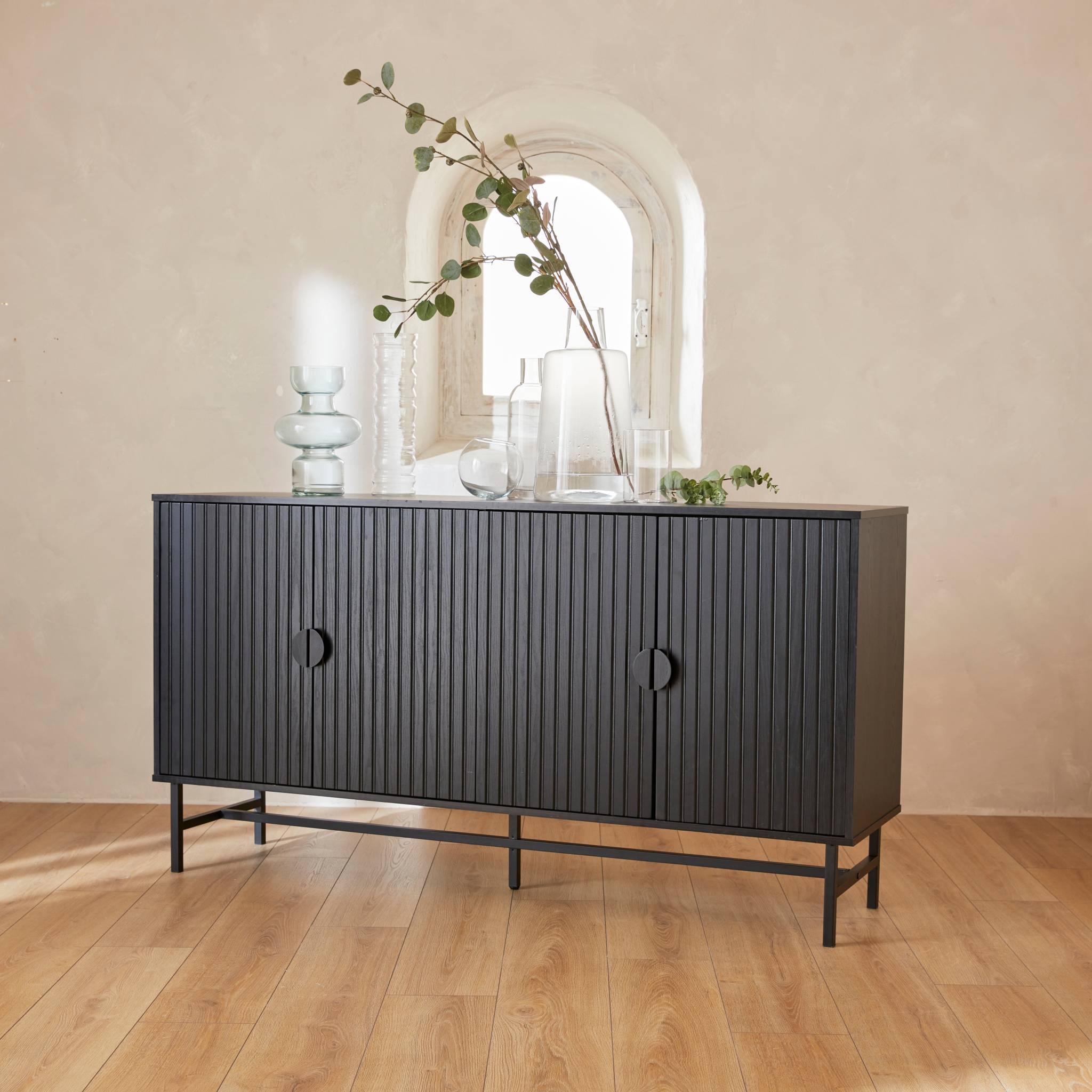 Credenza a 4 ante nera scanalata effetto legno, 157.5cm, nero
