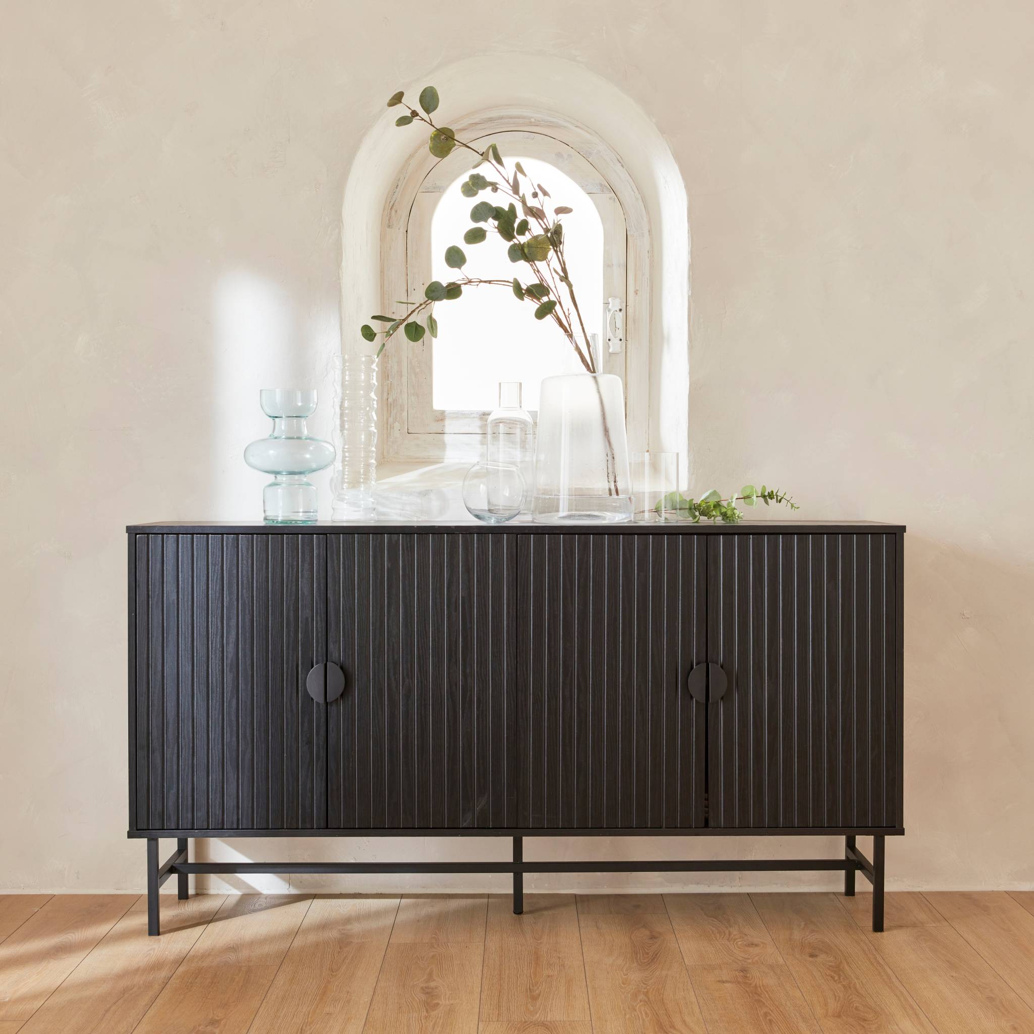 Credenza a 4 ante nera scanalata effetto legno, 157.5cm, nero
