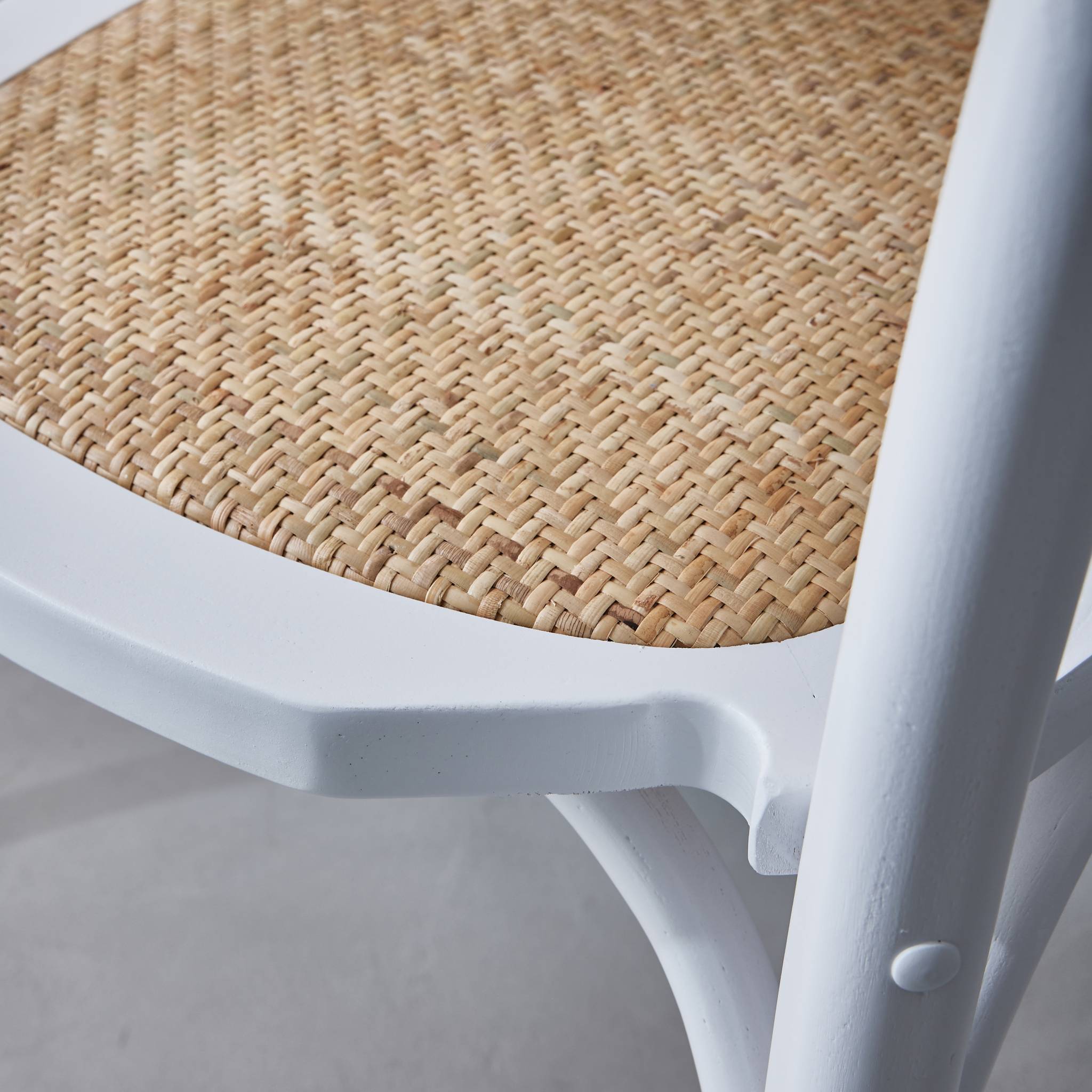 Set di 2 sedie vintage in legno e rattan, bianco