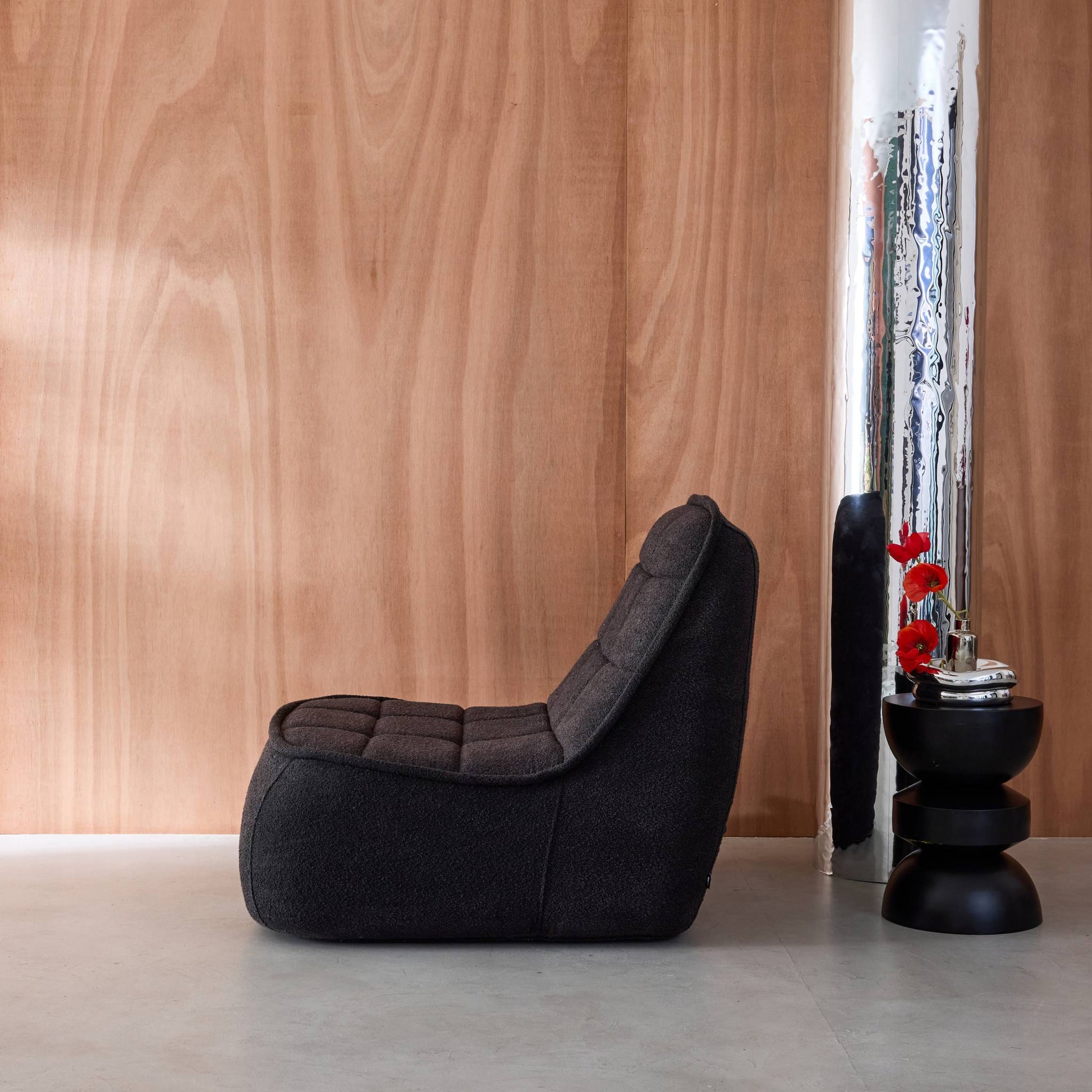 Poltrona senza braccioli bouclé testurizzata, nero