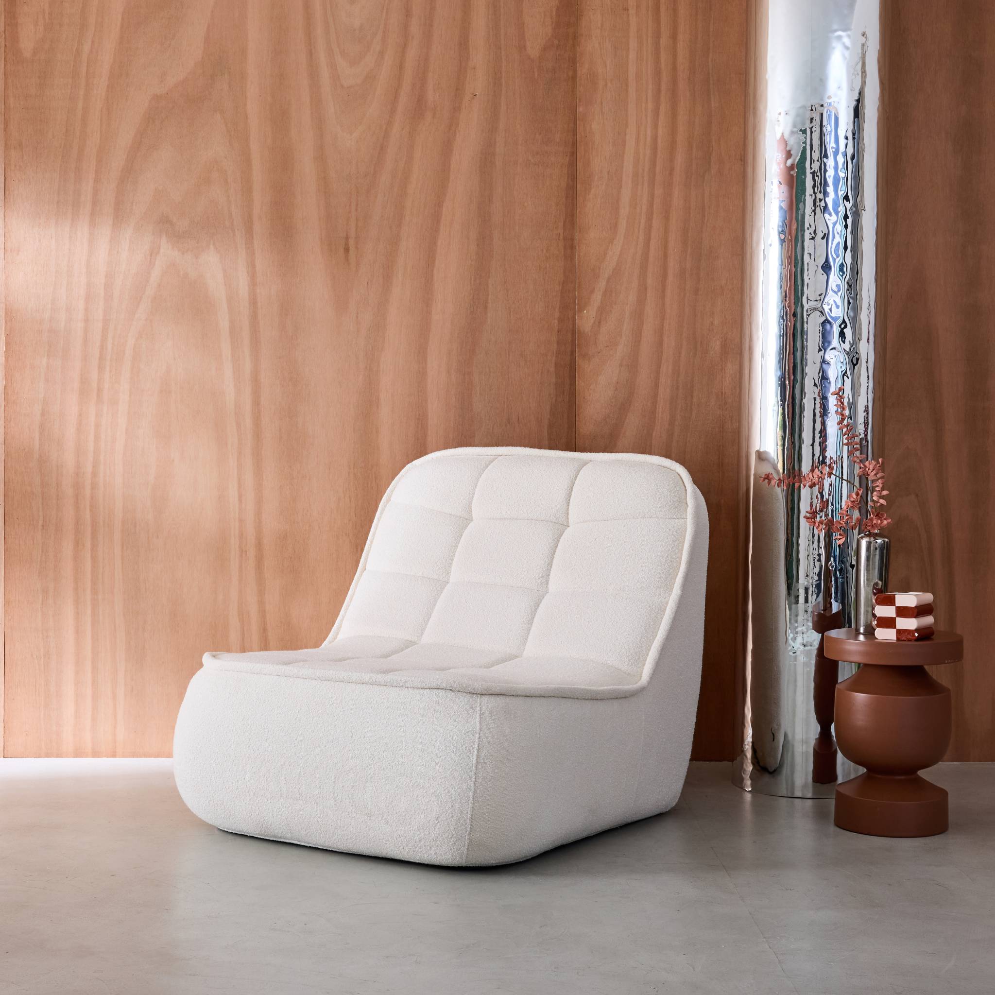 Poltrona senza braccioli bouclé testurizzata, bianco sporco