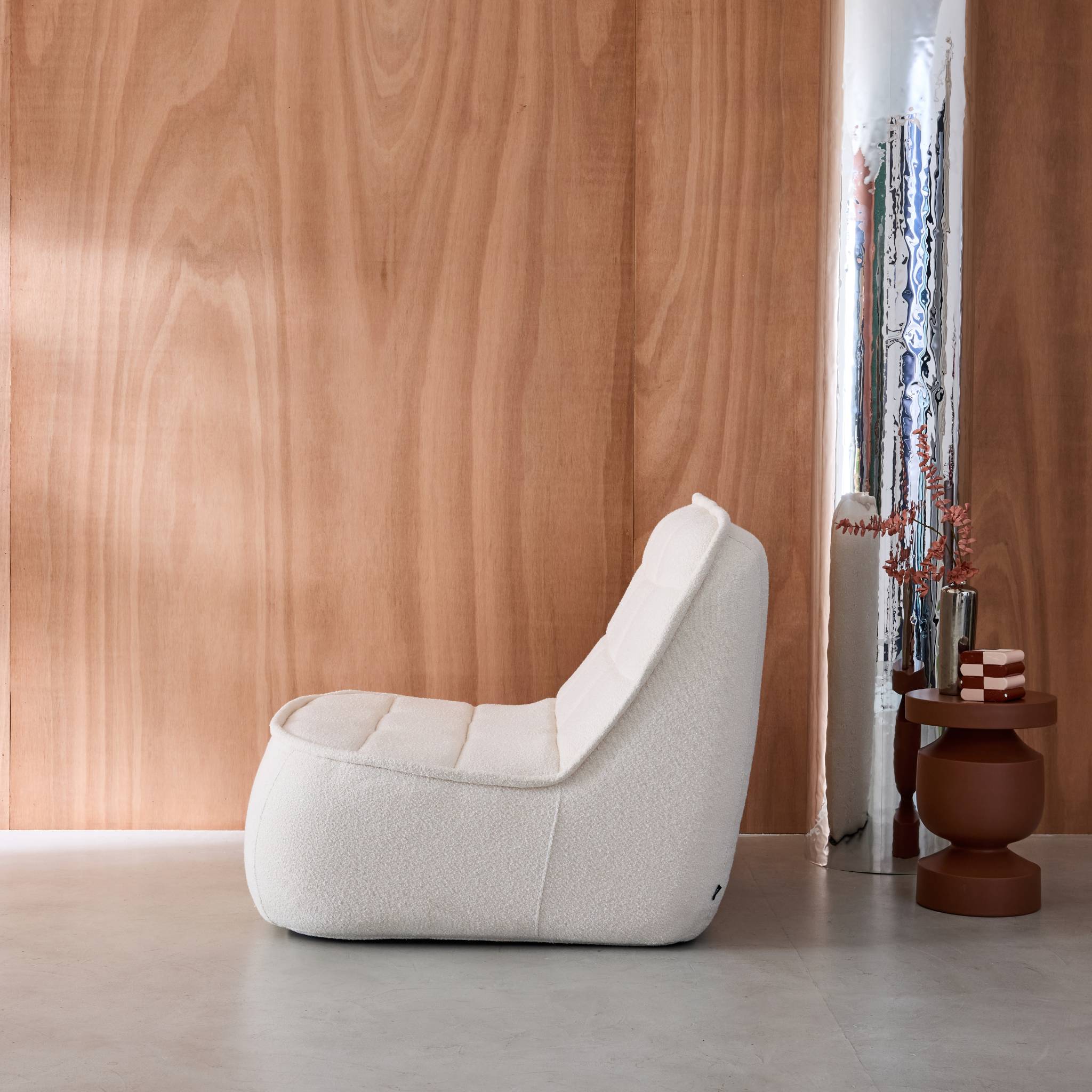 Poltrona senza braccioli bouclé testurizzata, bianco sporco