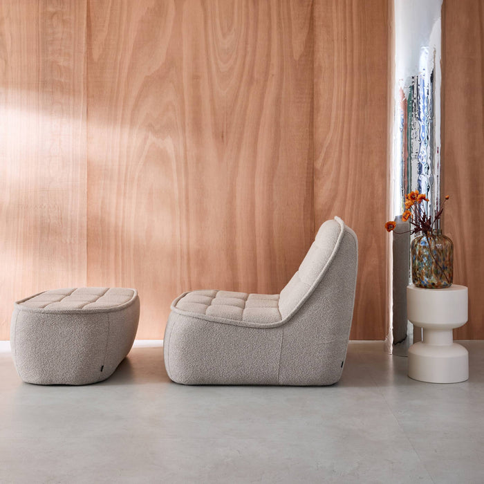 Poltrona con poggiapiedi bouclé testurizzata, beige