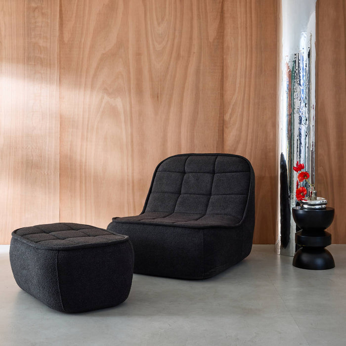 Poltrona con poggiapiedi bouclé testurizzata, nero