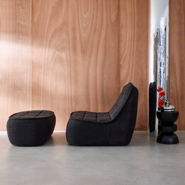 Poltrona con poggiapiedi bouclé testurizzata, nero