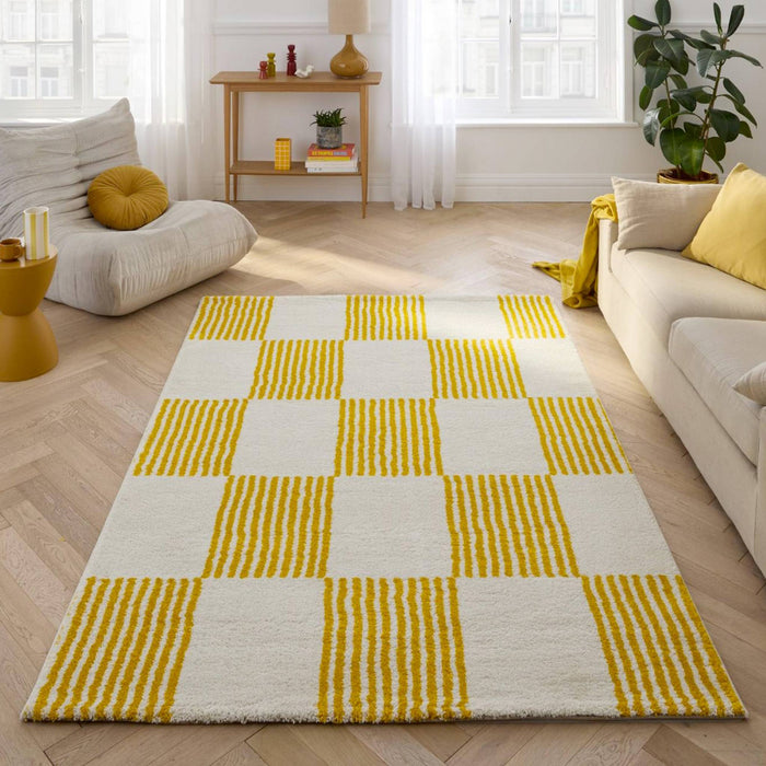 Tappeto interno a scacchi giallo e bianco